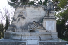 Monument à Louis Giraud, créateur du canal de Carpentras.